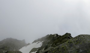 Abstieg in den Nebel